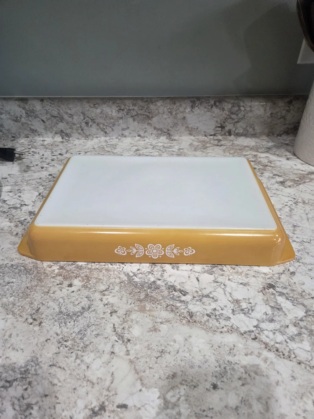 Pyrex durable yellow